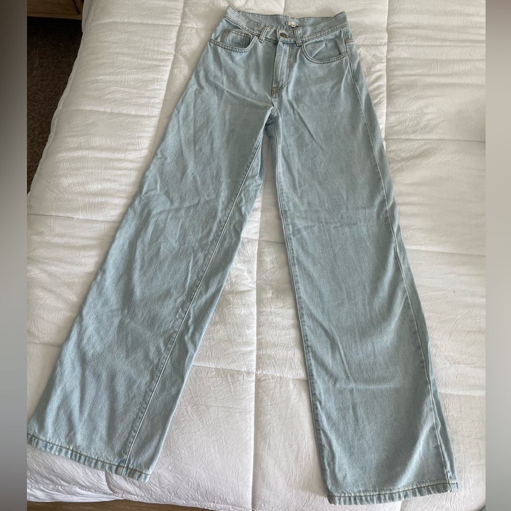 Brandy Melville High-Waisted Light Wash wide leg Jeans